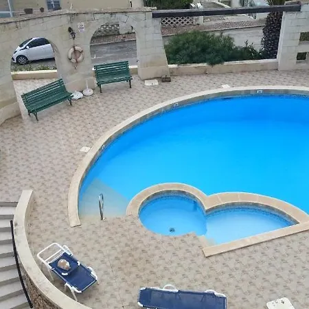 Homestay Xemxija With Pool And Seaview *